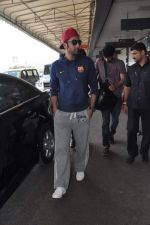 Ranbir Kapoor leave for Dubai jawaani Dewaani promotions in Mumbai Airport on 16th May 2013 (15).JPG